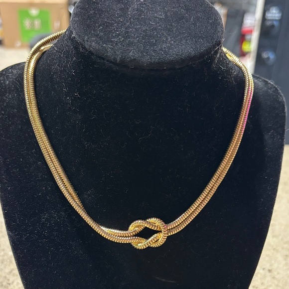 Francesca's Collections Gold Twist Necklace - Picture 1 of 3